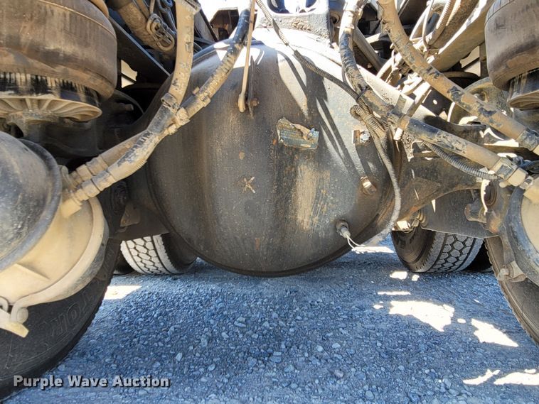 image for item DM4181 2015 Kenworth T880  semi truck