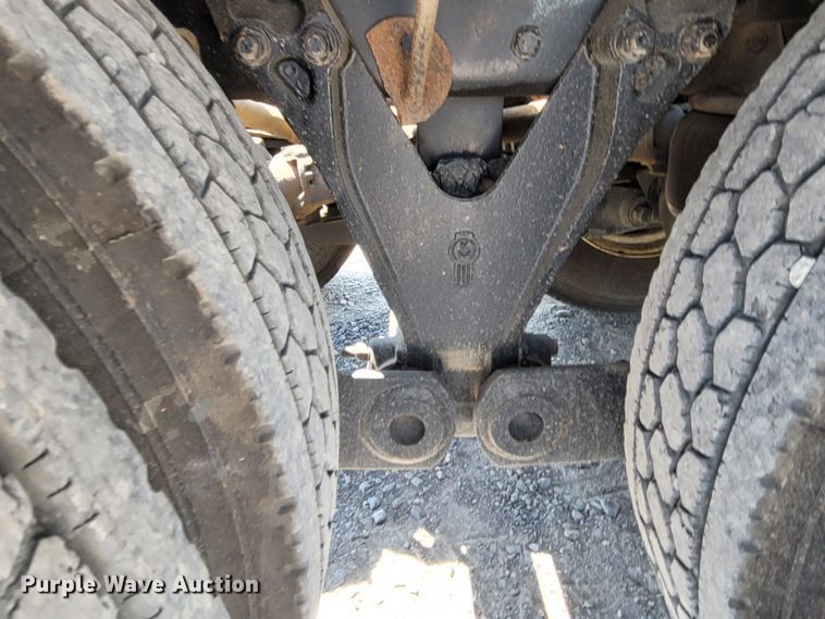 image for item DM4181 2015 Kenworth T880  semi truck