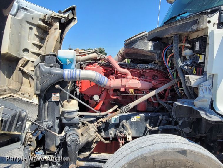 image for item DM4181 2015 Kenworth T880  semi truck