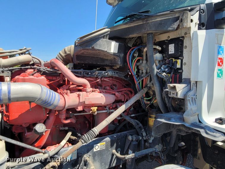 image for item DM4181 2015 Kenworth T880  semi truck