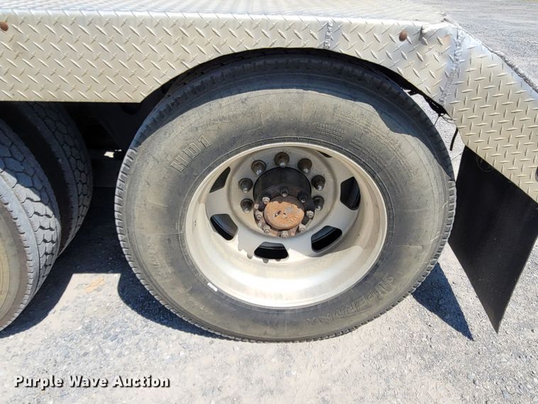 image for item DM4181 2015 Kenworth T880  semi truck