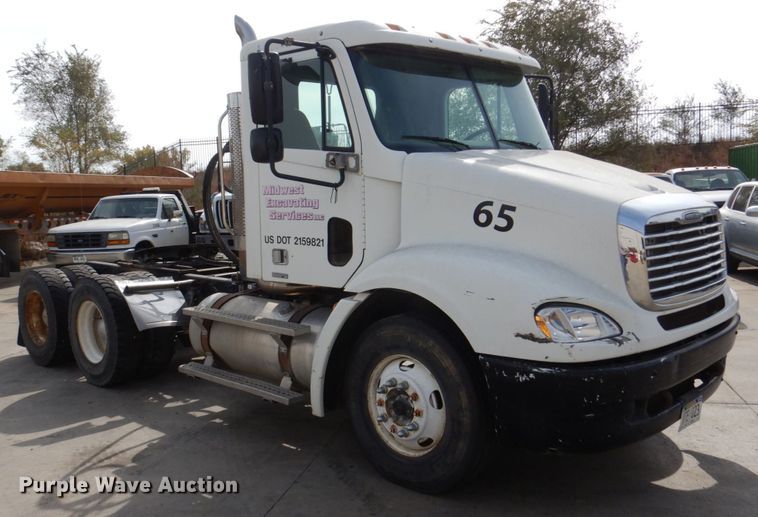 image for item DM8084 2005 Freightliner Columbia  semi truck