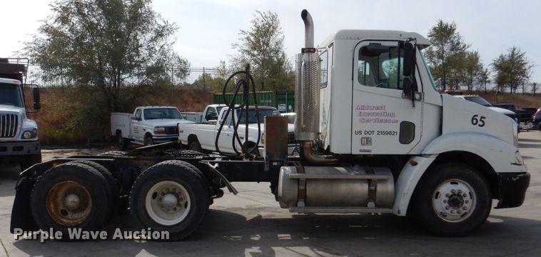 image for item DM8084 2005 Freightliner Columbia  semi truck