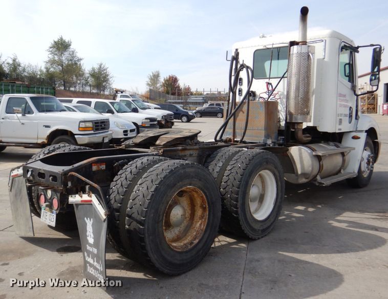 image for item DM8084 2005 Freightliner Columbia  semi truck