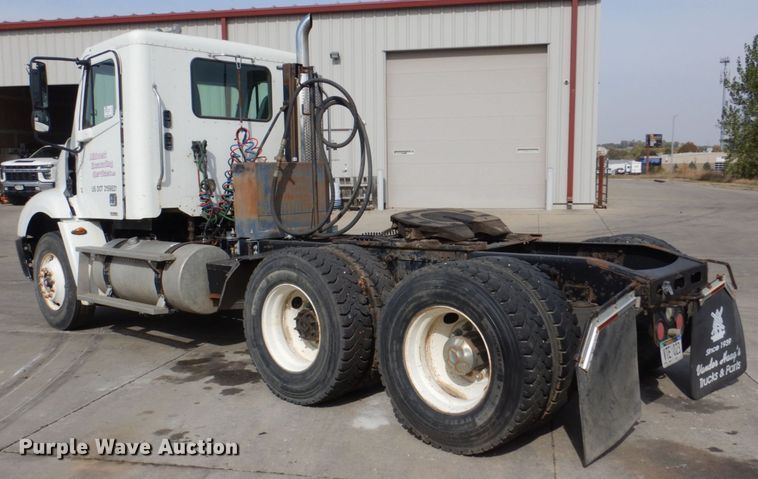 image for item DM8084 2005 Freightliner Columbia  semi truck