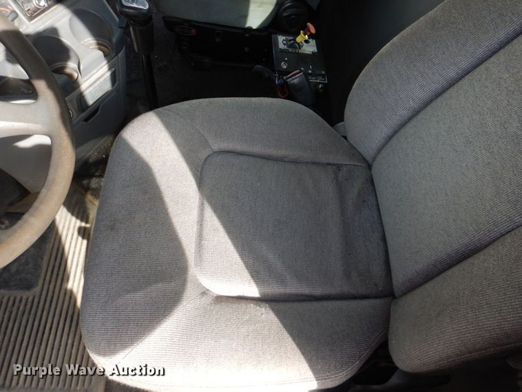 image for item DM8084 2005 Freightliner Columbia  semi truck