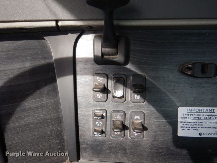 image for item DM8084 2005 Freightliner Columbia  semi truck