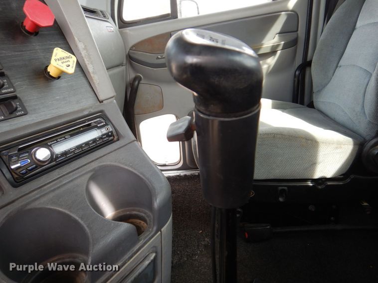 image for item DM8084 2005 Freightliner Columbia  semi truck