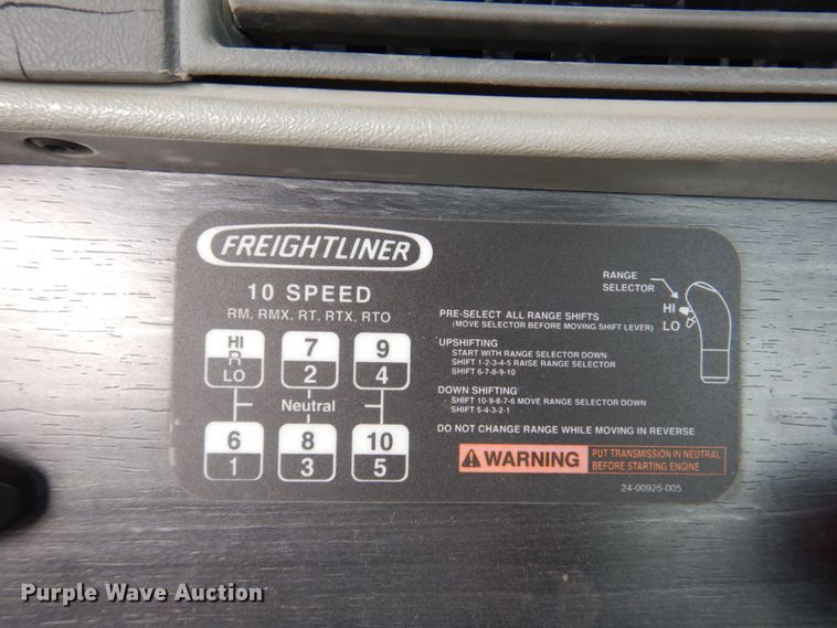 image for item DM8084 2005 Freightliner Columbia  semi truck