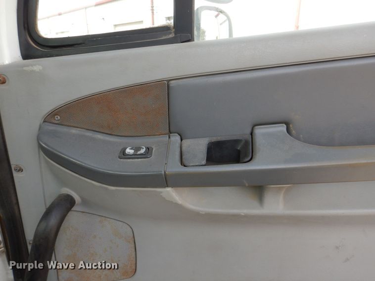 image for item DM8084 2005 Freightliner Columbia  semi truck