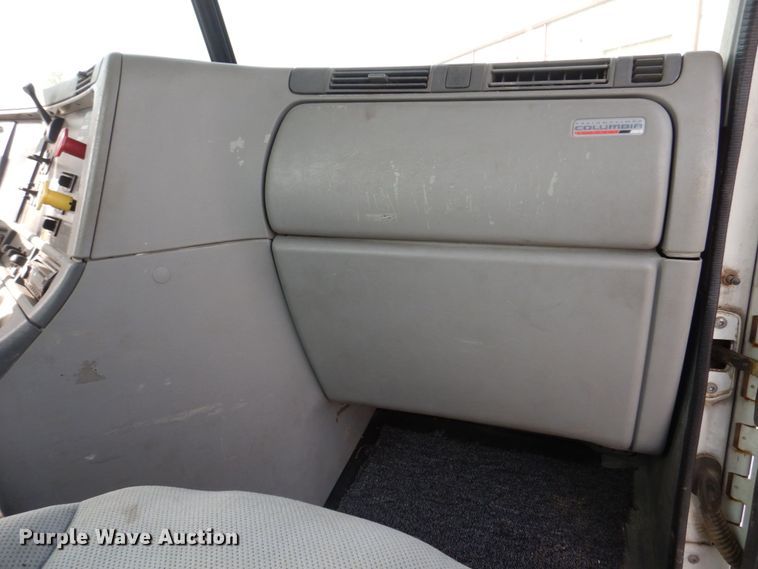 image for item DM8084 2005 Freightliner Columbia  semi truck