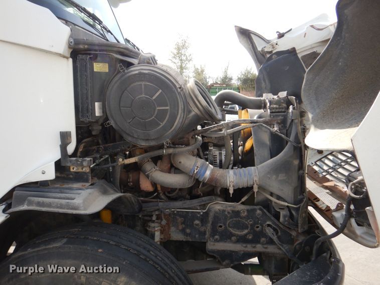 image for item DM8084 2005 Freightliner Columbia  semi truck