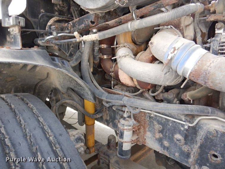 image for item DM8084 2005 Freightliner Columbia  semi truck