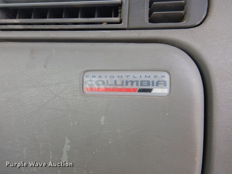 image for item DM8084 2005 Freightliner Columbia  semi truck