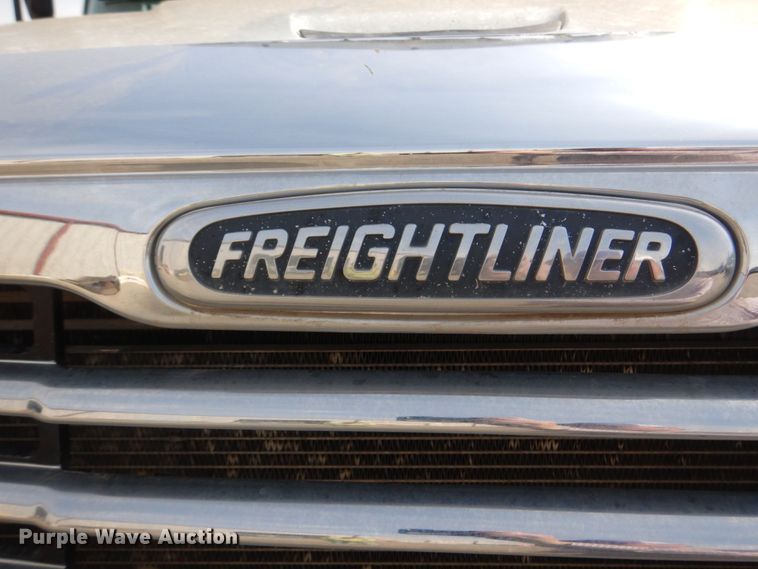 image for item DM8084 2005 Freightliner Columbia  semi truck
