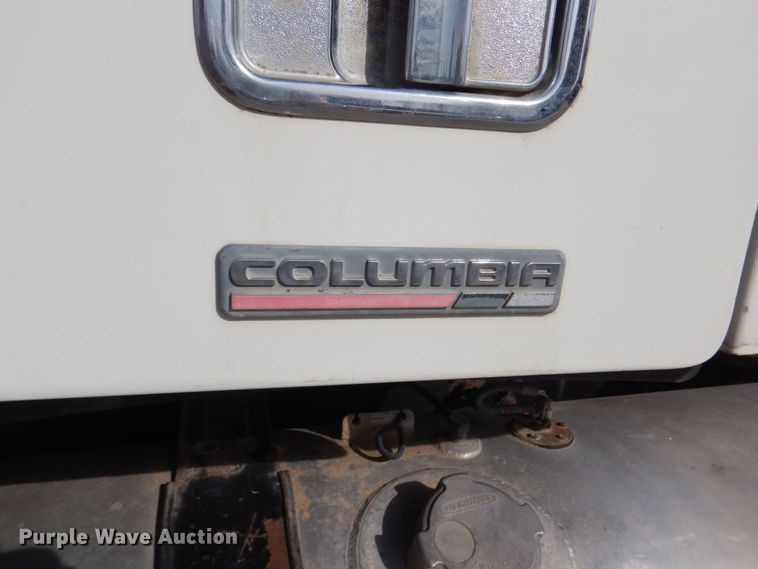 image for item DM8084 2005 Freightliner Columbia  semi truck