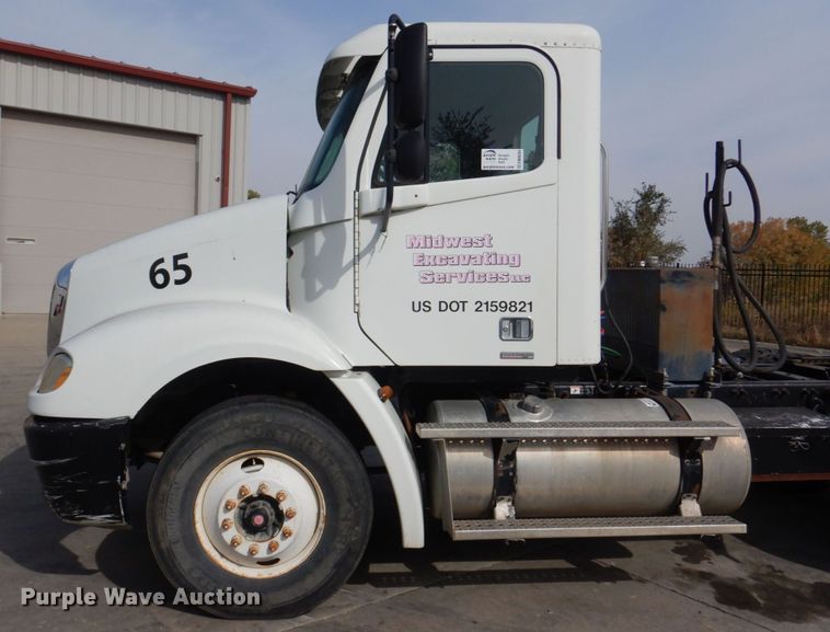 image for item DM8084 2005 Freightliner Columbia  semi truck