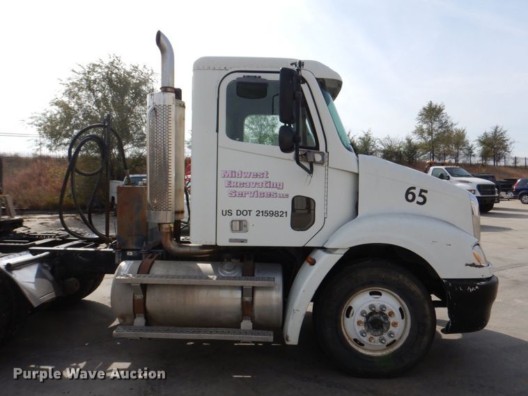 image for item DM8084 2005 Freightliner Columbia  semi truck