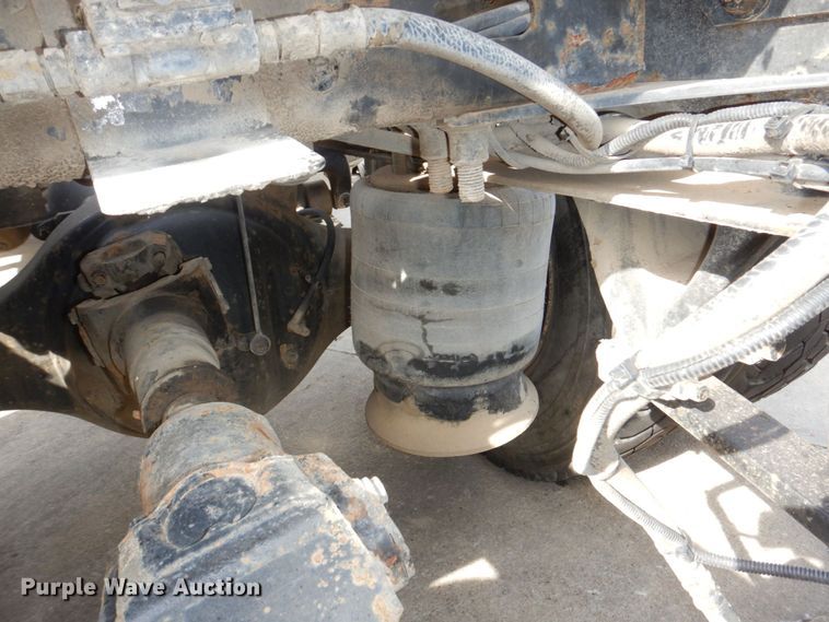 image for item DM8084 2005 Freightliner Columbia  semi truck