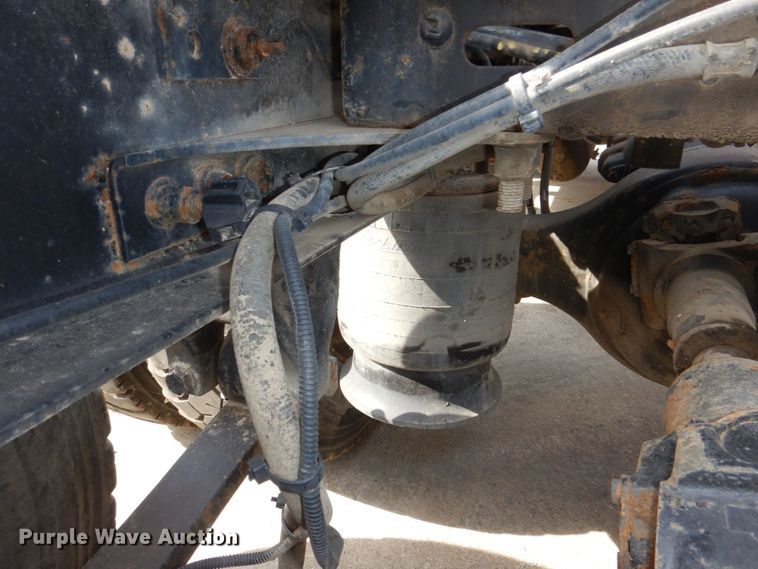 image for item DM8084 2005 Freightliner Columbia  semi truck