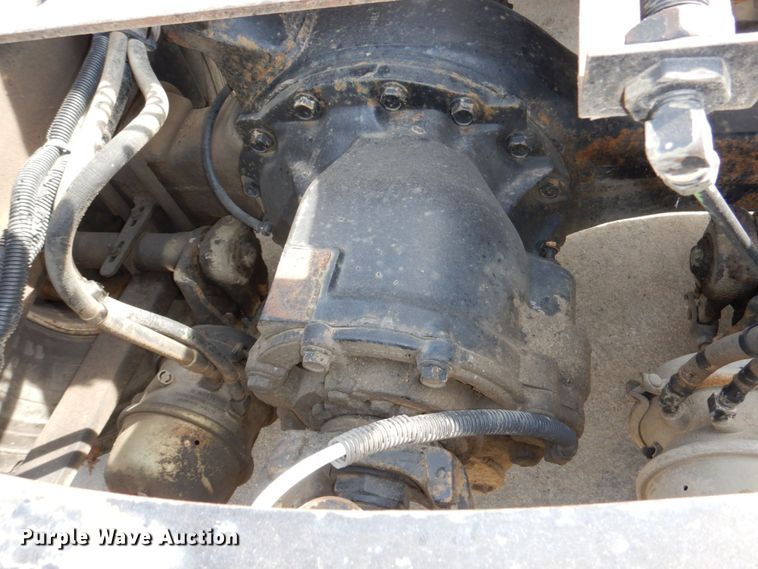 image for item DM8084 2005 Freightliner Columbia  semi truck