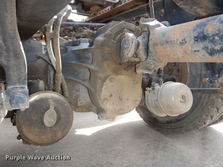 image for item DM8084 2005 Freightliner Columbia  semi truck