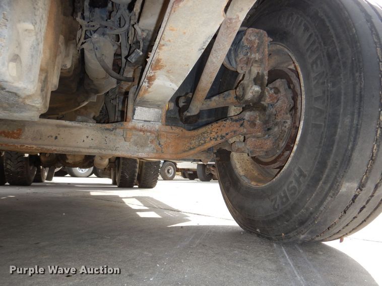 image for item DM8084 2005 Freightliner Columbia  semi truck