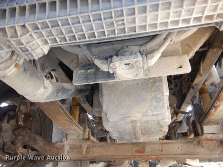 image for item DM8084 2005 Freightliner Columbia  semi truck