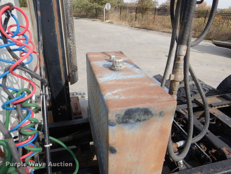 image for item DM8084 2005 Freightliner Columbia  semi truck