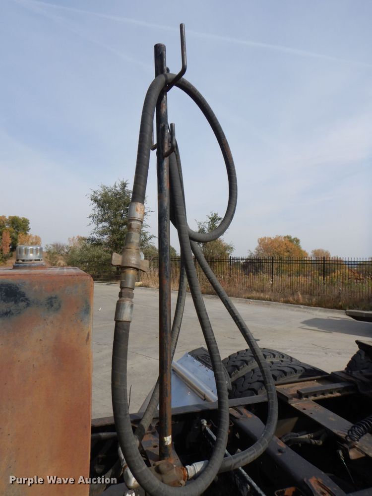 image for item DM8084 2005 Freightliner Columbia  semi truck