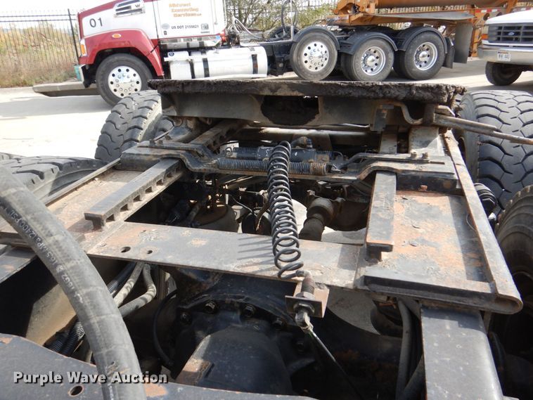 image for item DM8084 2005 Freightliner Columbia  semi truck