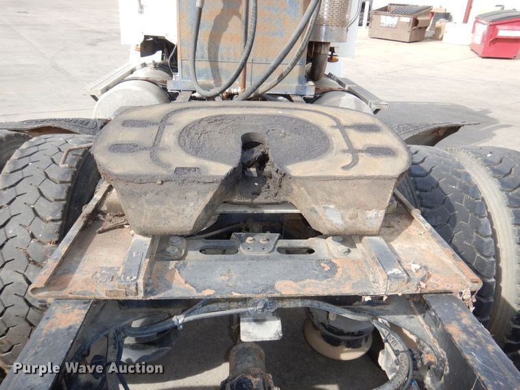 image for item DM8084 2005 Freightliner Columbia  semi truck