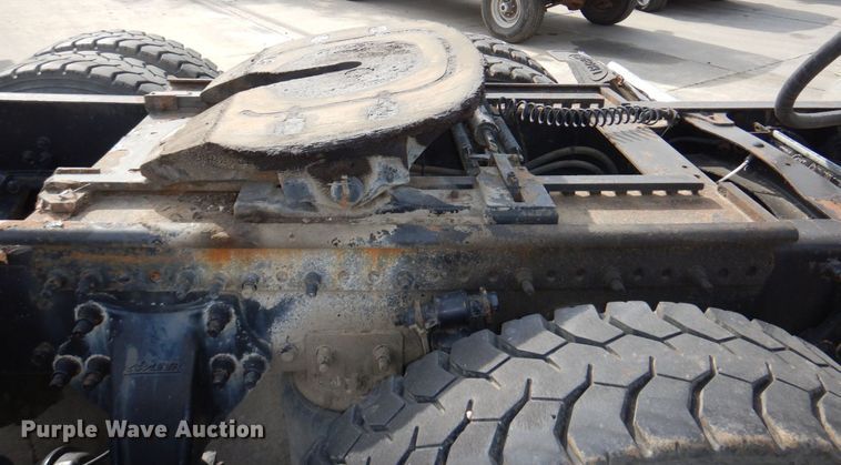 image for item DM8084 2005 Freightliner Columbia  semi truck