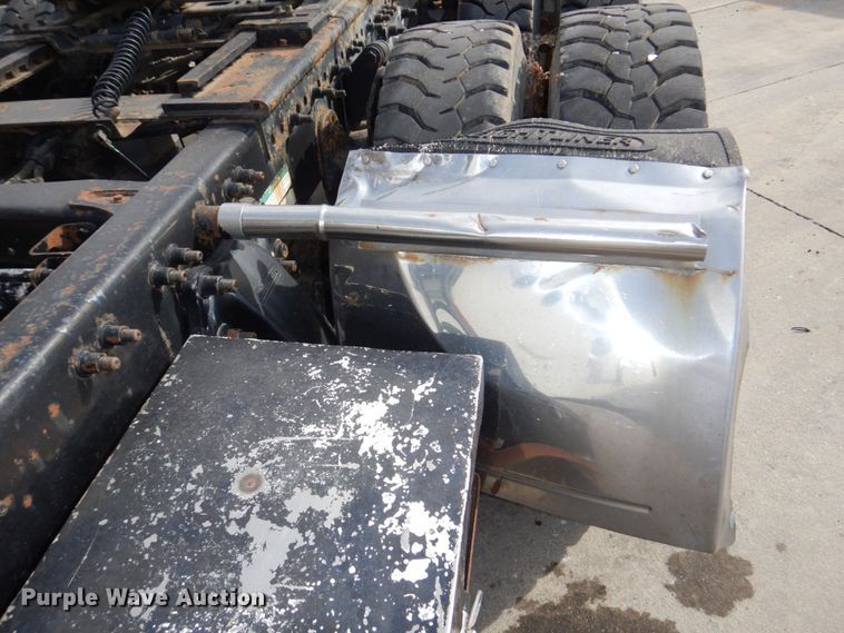 image for item DM8084 2005 Freightliner Columbia  semi truck