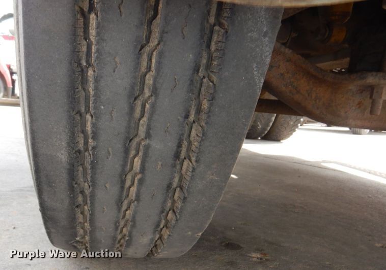 image for item DM8084 2005 Freightliner Columbia  semi truck