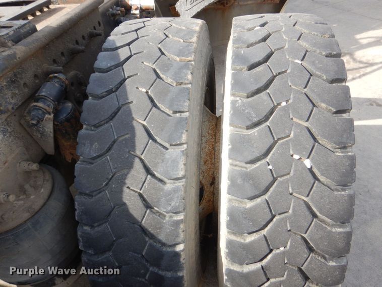 image for item DM8084 2005 Freightliner Columbia  semi truck