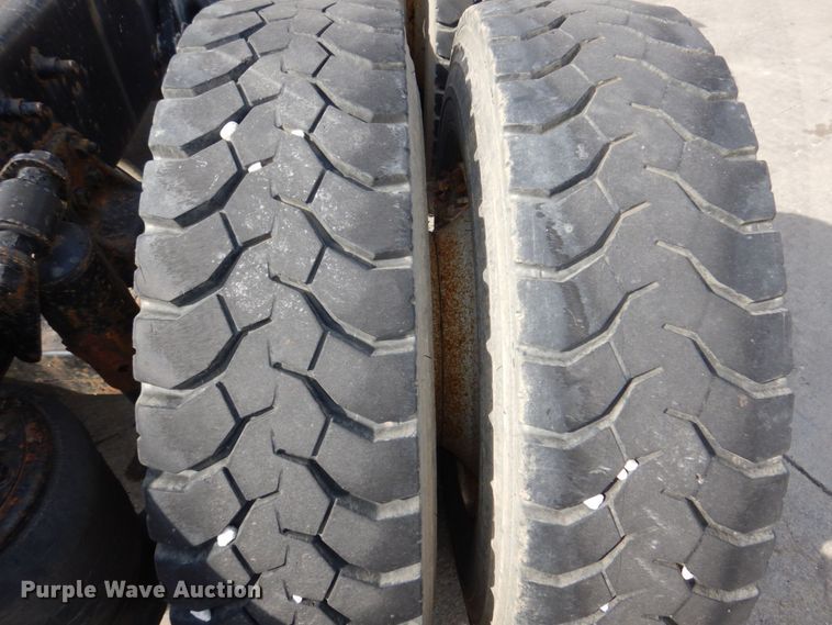 image for item DM8084 2005 Freightliner Columbia  semi truck