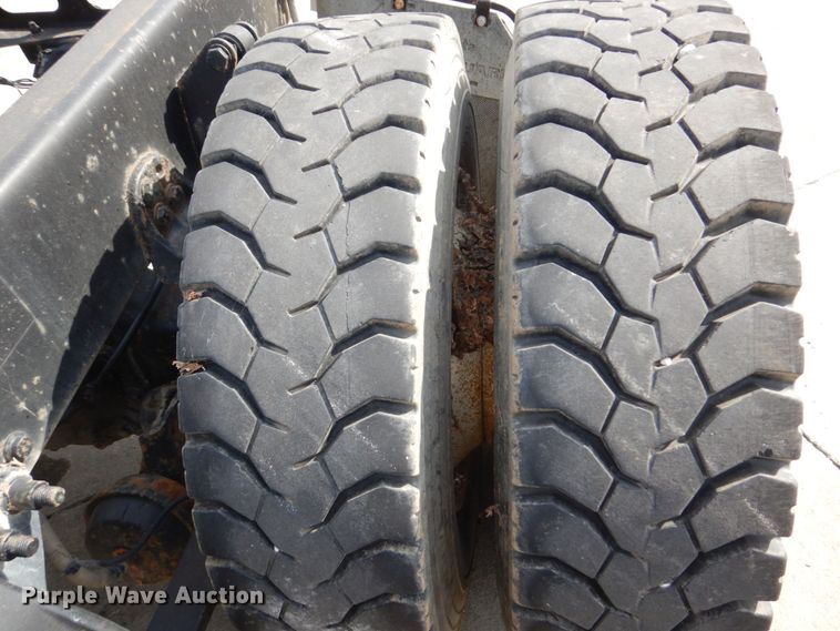 image for item DM8084 2005 Freightliner Columbia  semi truck