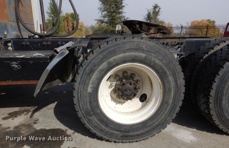 image for item DM8084 2005 Freightliner Columbia  semi truck