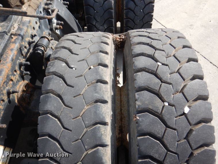 image for item DM8084 2005 Freightliner Columbia  semi truck