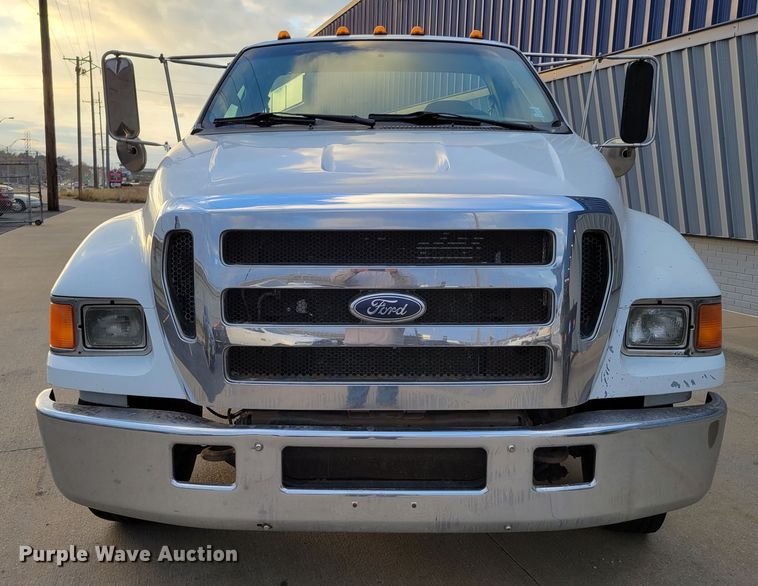 image for item DM8109 2004 Ford F650 Super Duty Pro Loader  truck cab and chassis