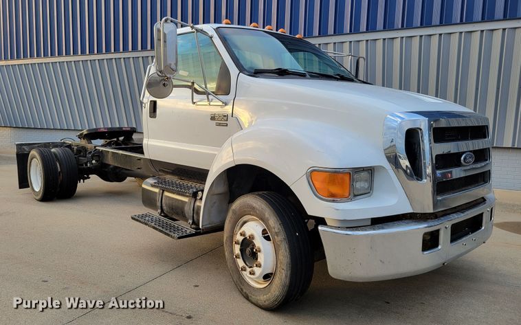 image for item DM8109 2004 Ford F650 Super Duty Pro Loader  truck cab and chassis