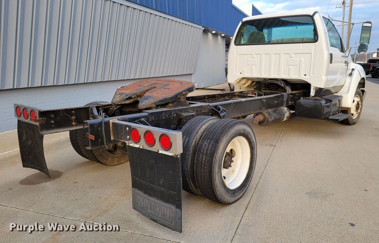 image for item DM8109 2004 Ford F650 Super Duty Pro Loader  truck cab and chassis