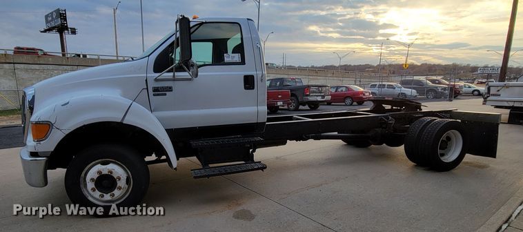 image for item DM8109 2004 Ford F650 Super Duty Pro Loader  truck cab and chassis