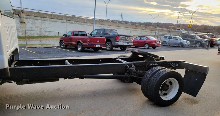 image for item DM8109 2004 Ford F650 Super Duty Pro Loader  truck cab and chassis