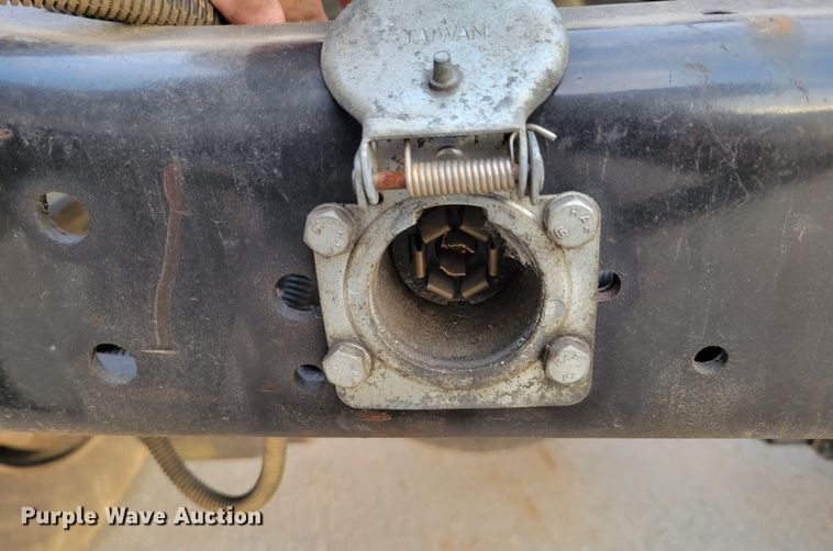 image for item DM8109 2004 Ford F650 Super Duty Pro Loader  truck cab and chassis