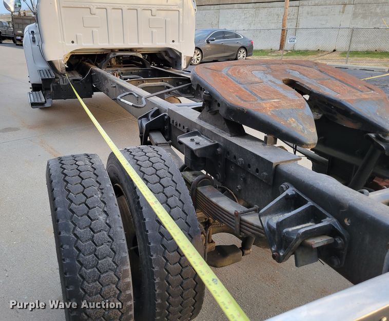 image for item DM8109 2004 Ford F650 Super Duty Pro Loader  truck cab and chassis