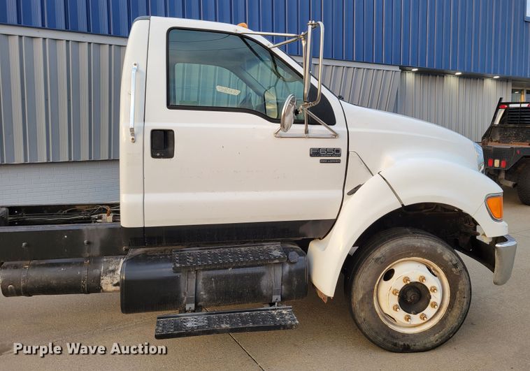image for item DM8109 2004 Ford F650 Super Duty Pro Loader  truck cab and chassis