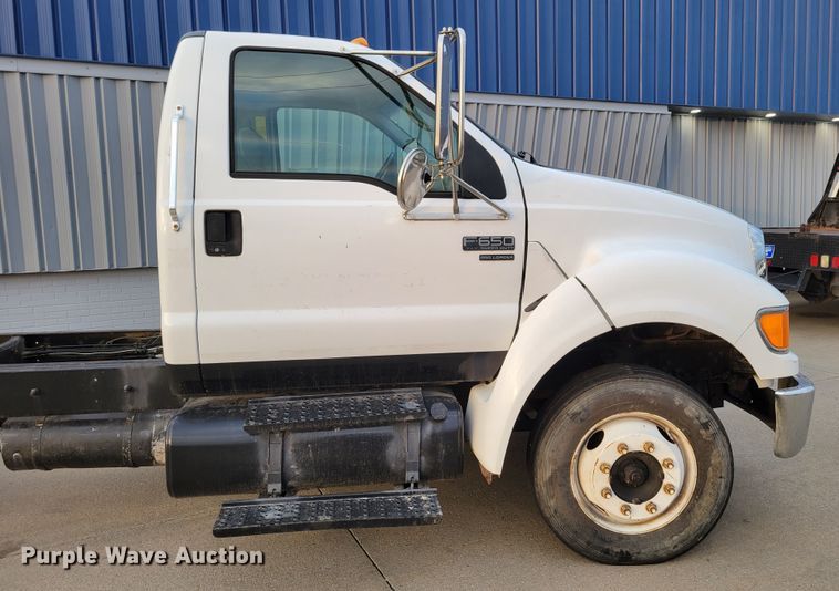 image for item DM8109 2004 Ford F650 Super Duty Pro Loader  truck cab and chassis