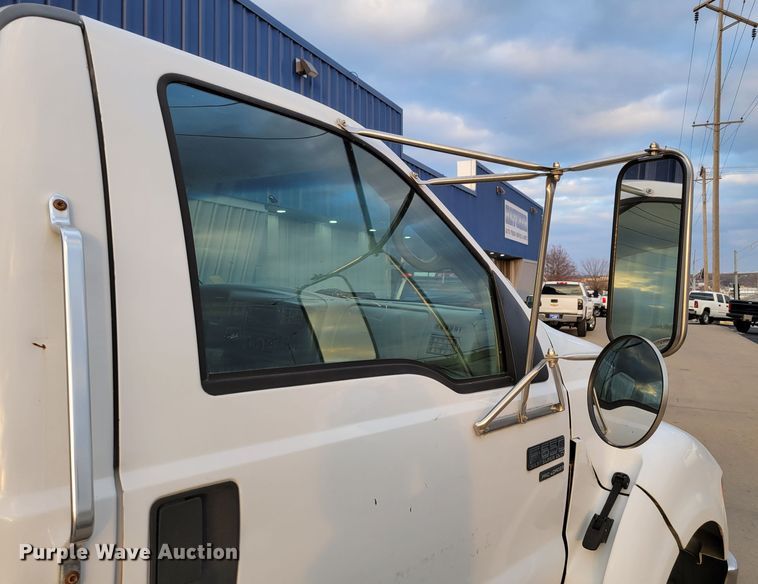 image for item DM8109 2004 Ford F650 Super Duty Pro Loader  truck cab and chassis